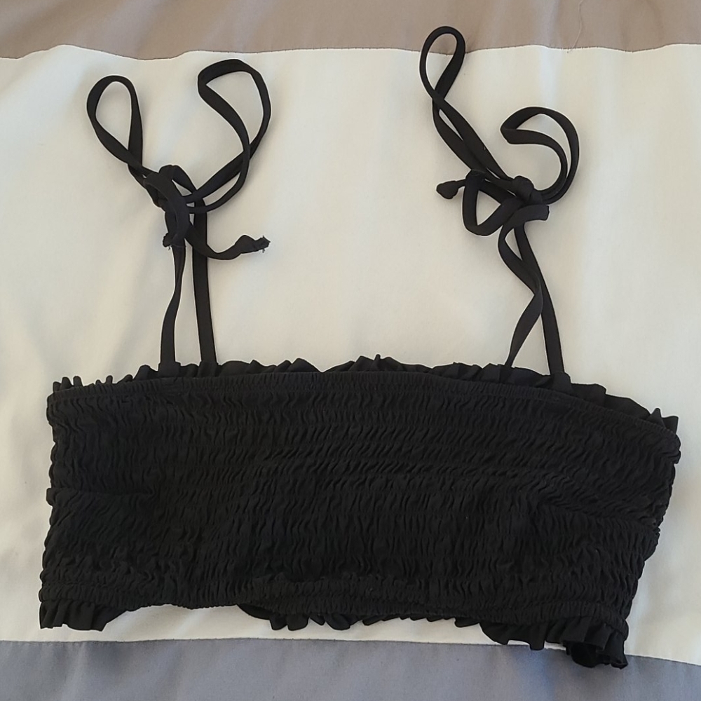 New with no tags H&M bathing suit top
